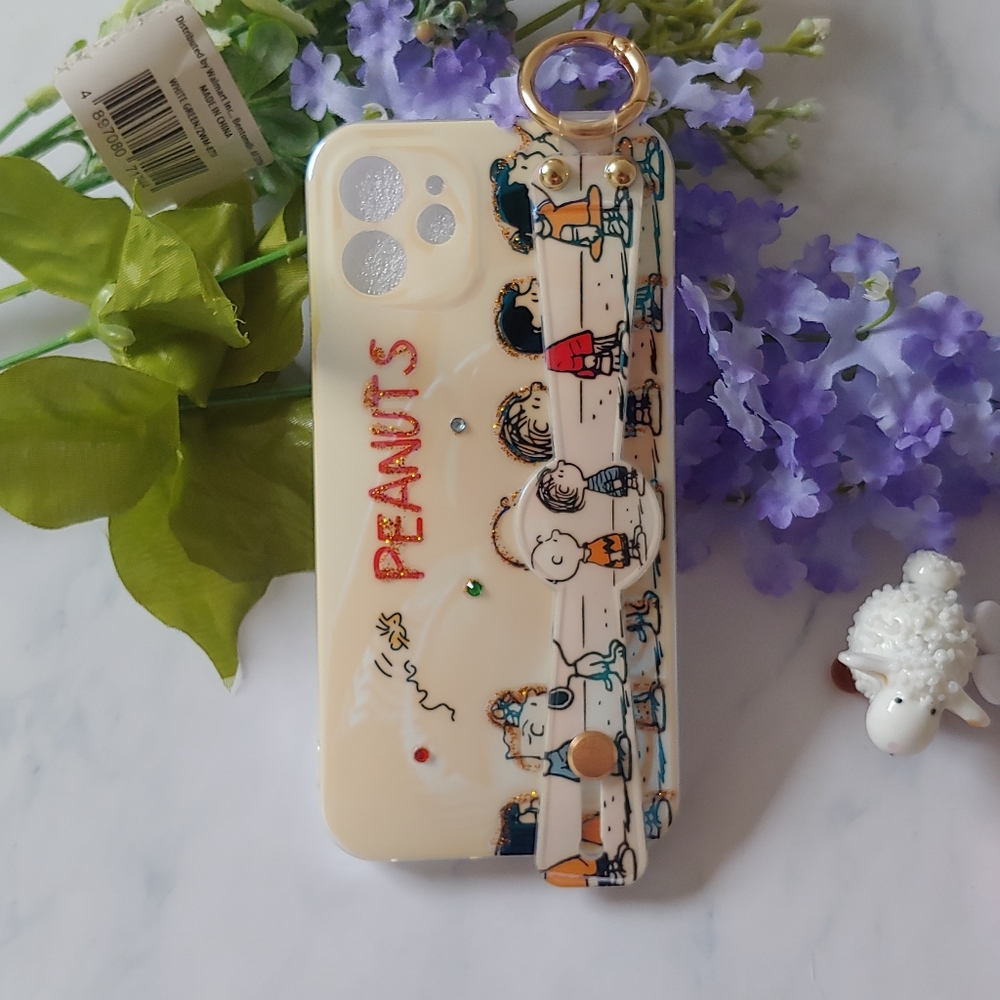 Snoopy and Peanuts iPhone 12 and 13 Glittery Case